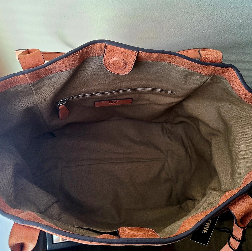 FRYE women's shoulder/handheld purse - Picture 4 of 7